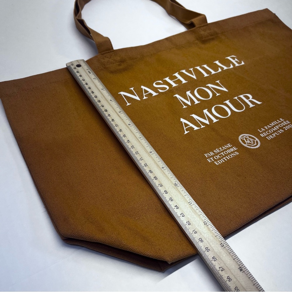 Sézane Nashville Mon Amour Tote Bag with White Text - Picture 4 of 9